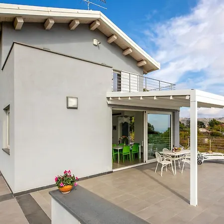 Design In Villa *